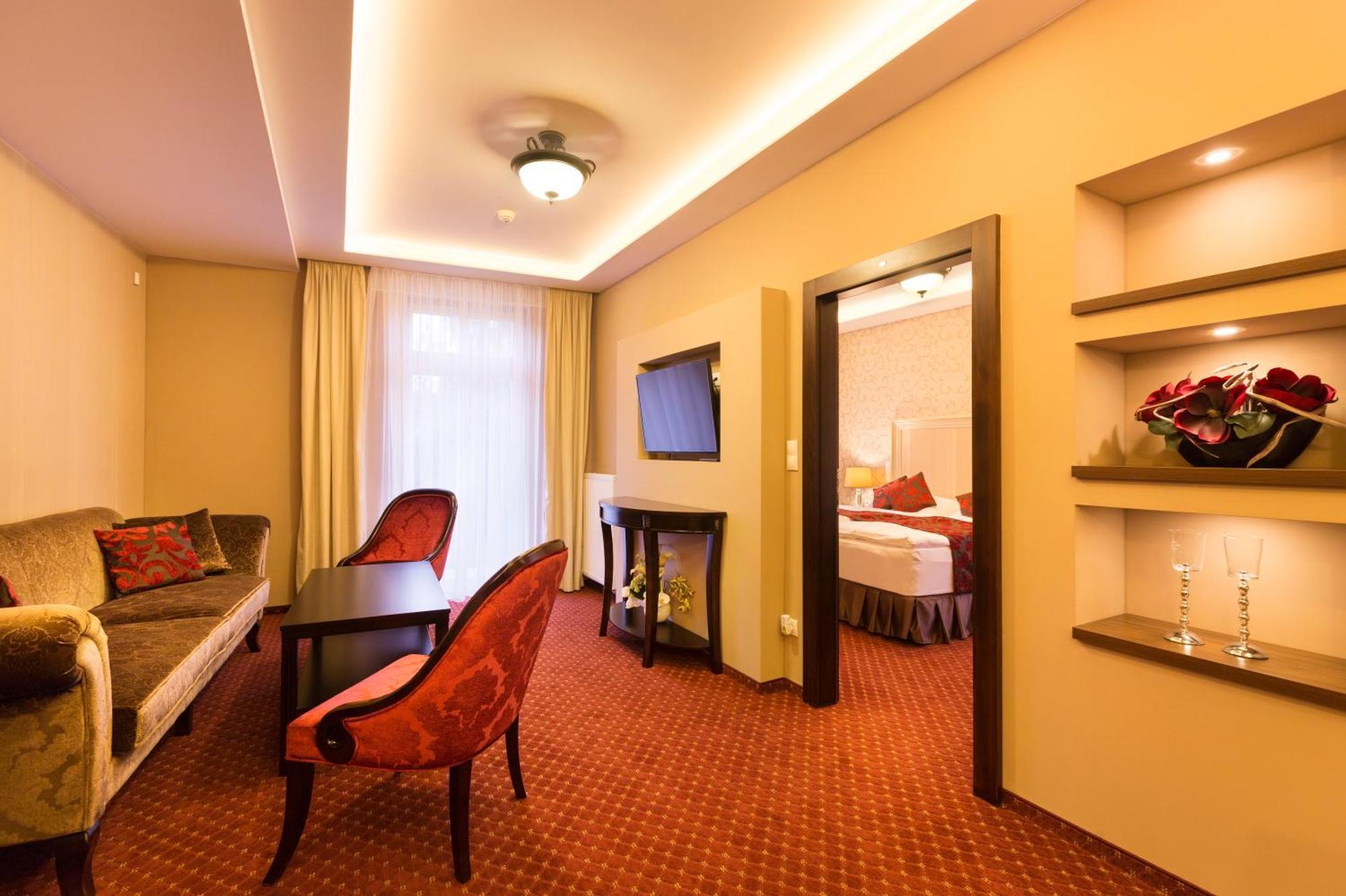 Hotel Dvorana Karlovy Vary Exterior photo