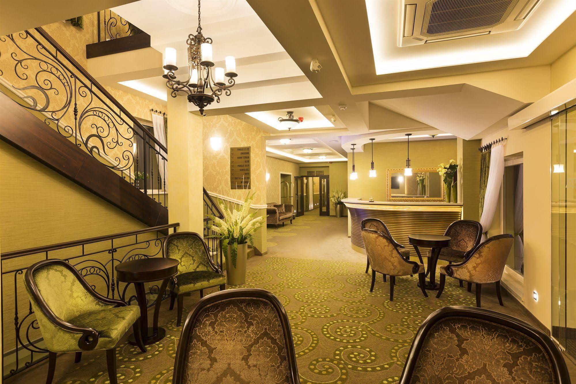 Hotel Dvorana Karlovy Vary Exterior photo