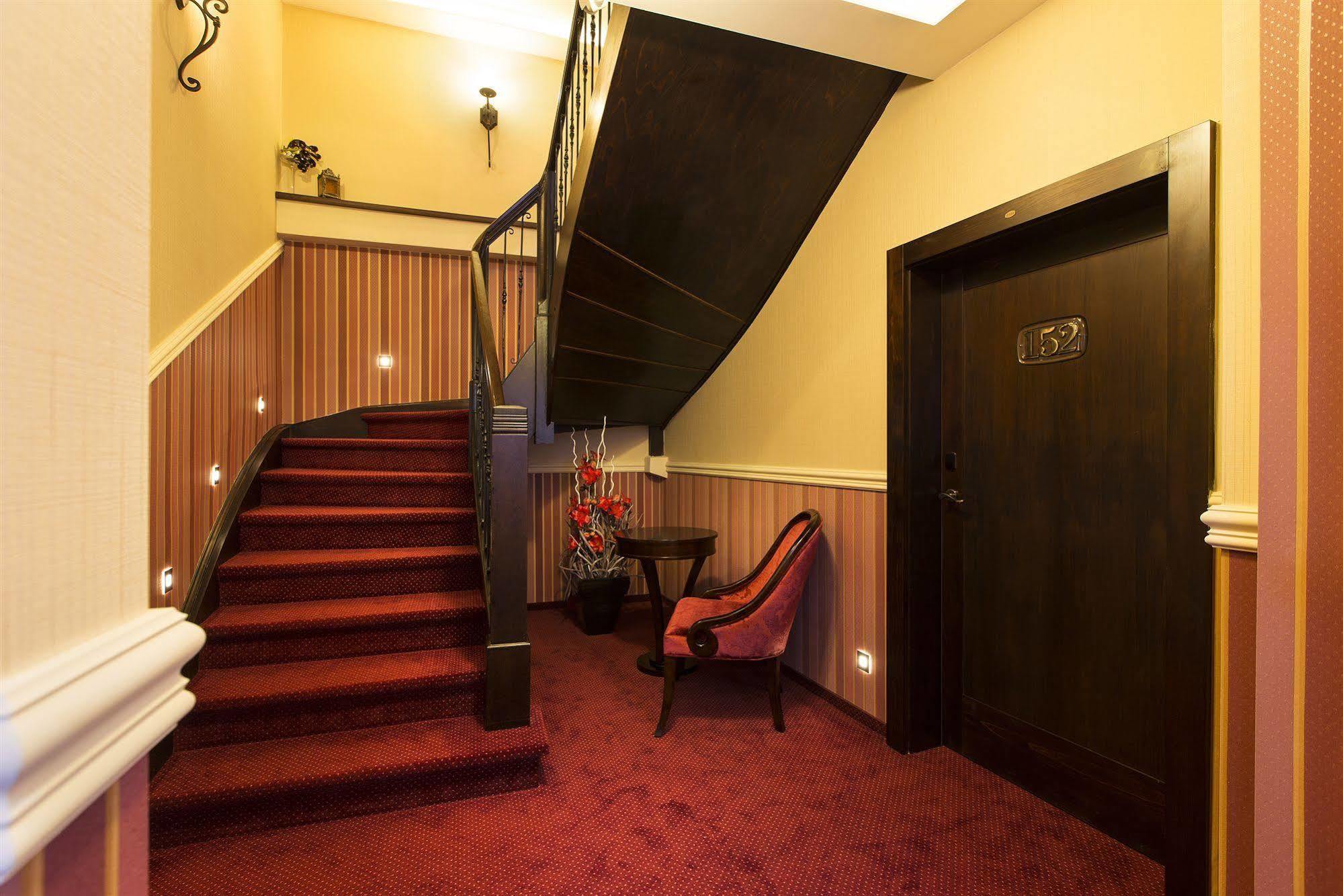 Hotel Dvorana Karlovy Vary Exterior photo